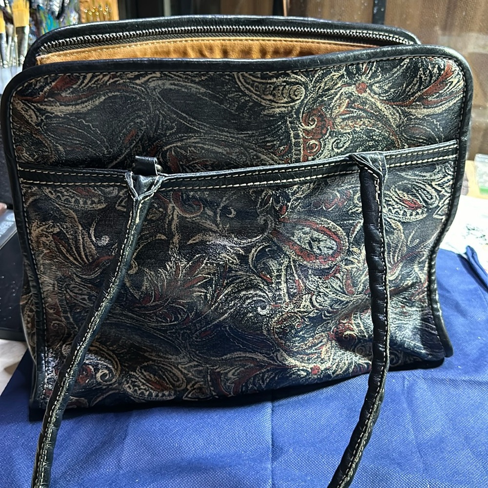 Patricia Nash shoulder bag. Paisley print. In great condition. Beautiful leather
